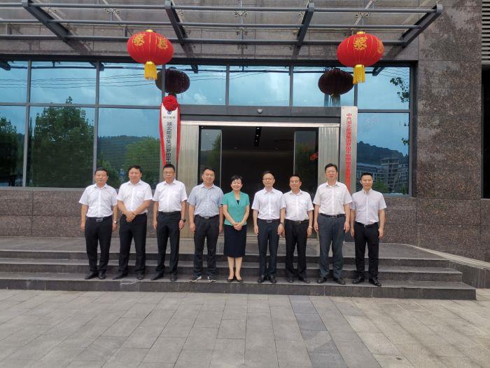 揭牌儀式領導合影(拍攝:袁時雨) 揭牌儀式領導合影(拍攝:袁時雨)